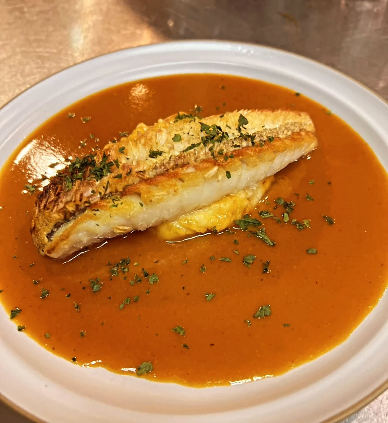 甘鯛の鱗焼き〜魚のあらのソース〜
